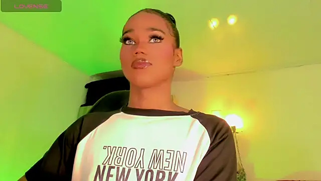 Snapshot of naomy__xx chatting on March 2026 03:30:02 AM naomy xx online show from March 2026 03:30:02 AM