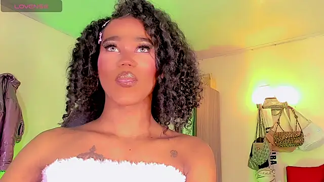 Snapshot of naomy__xx chatting on April 2026 03:09:02 AM naomy xx online show from April 2026 03:09:02 AM