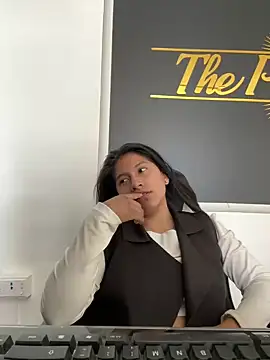 Snapshot of LinnaGardenia chatting on December 2024 04:46:02 PM LinnaGardenia online show from December 2024 04:46:02 PM