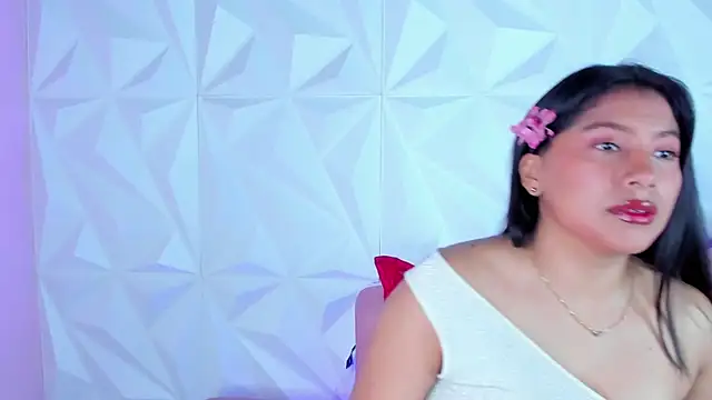 Snapshot of LinnaGardenia chatting on December 2024 01:53:02 PM LinnaGardenia online show from December 2024 01:53:02 PM