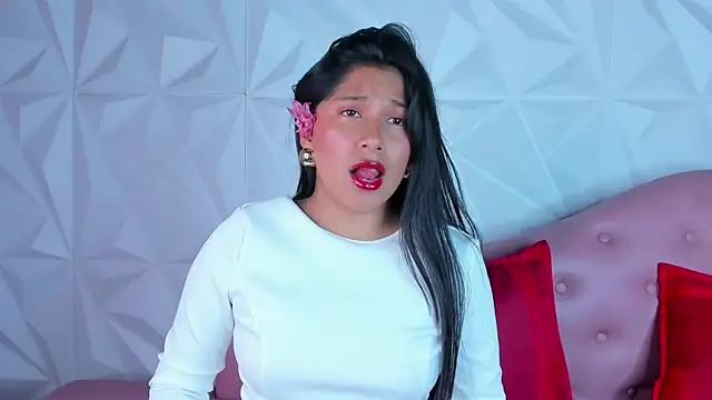 Snapshot of LinnaGardenia chatting on December 2024 03:49:02 PM LinnaGardenia online show from December 2024 03:49:02 PM