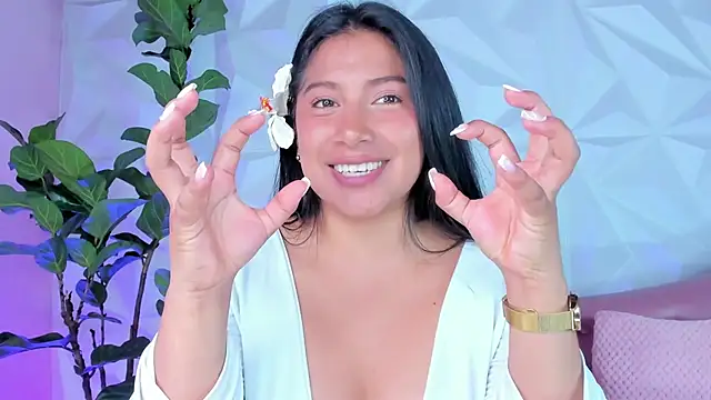 Snapshot of LinnaGardenia chatting on January 2025 04:26:01 PM LinnaGardenia online show from January 2025 04:26:01 PM