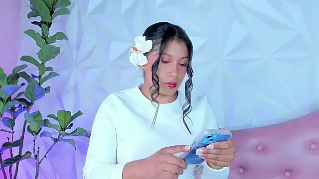 Snapshot of LinnaGardenia chatting on January 2025 01:54:01 PM LinnaGardenia online show from January 2025 01:54:01 PM