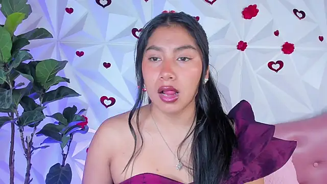 Snapshot of LinnaGardenia chatting on March 2025 02:01:02 PM LinnaGardenia online show from March 2025 02:01:02 PM