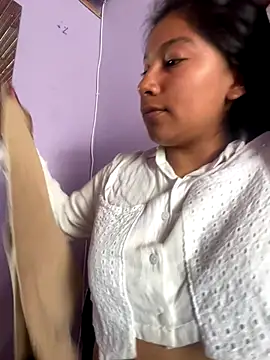 Snapshot of LinnaGardenia chatting on October 2025 02:39:01 PM LinnaGardenia online show from October 2025 02:39:01 PM