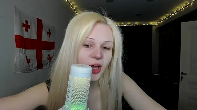 sashakiss99 online show from February 2025 05:59:01 PM