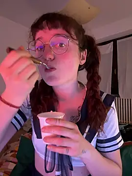 Snapshot of _foxygirl_ chatting on March 2025 06:10:02 PM  foxygirl  online show from March 2025 06:10:02 PM