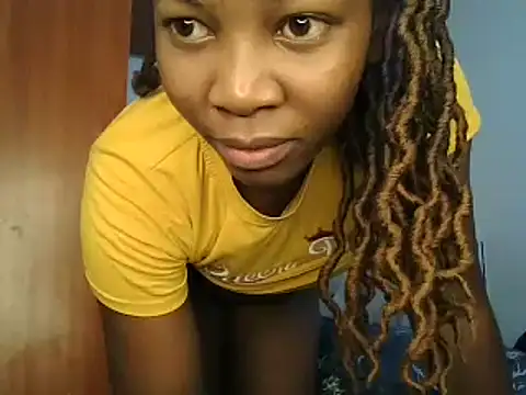 Snapshot of Petitiebooty chatting on February 2025 02:40:02 AM Petitiebooty online show from February 2025 02:40:02 AM
