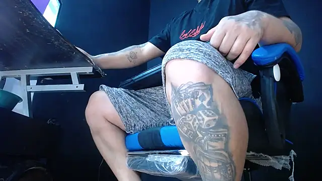Snapshot of DickMasterfindom chatting on June 2026 06:41:02 AM DickMasterfindom online show from June 2026 06:41:02 AM