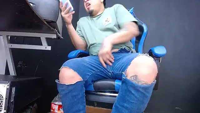 Snapshot of DickMasterfindom chatting on June 2026 10:56:01 PM DickMasterfindom online show from June 2026 10:56:01 PM