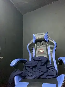 Snapshot of DickMasterfindom chatting on June 2026 05:57:01 AM DickMasterfindom online show from June 2026 05:57:01 AM