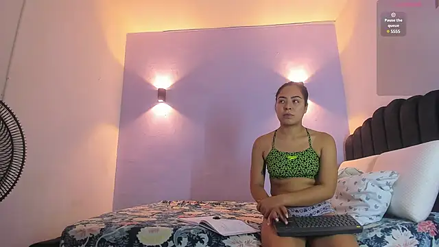 Sofia Clauss  online show from January 2025 04:36:02 AM