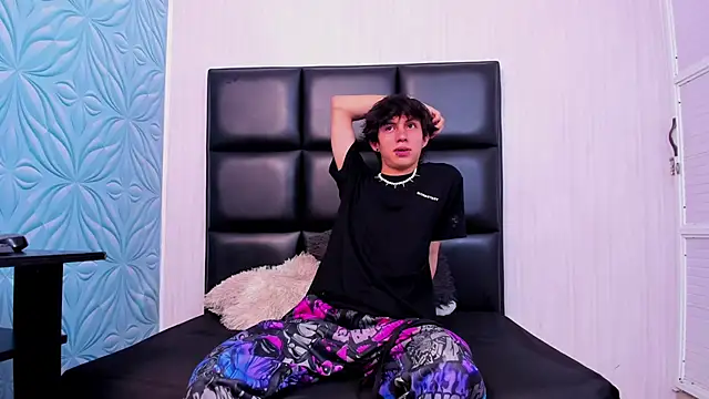 Snapshot of JeanRam18 chatting on February 2025 11:52:01 AM JeanRam18 online show from February 2025 11:52:01 AM