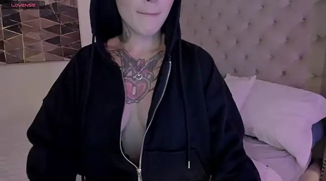 Snapshot of vangie_ chatting on January 2025 01:30:01 AM vangie online show from January 2025 01:30:01 AM