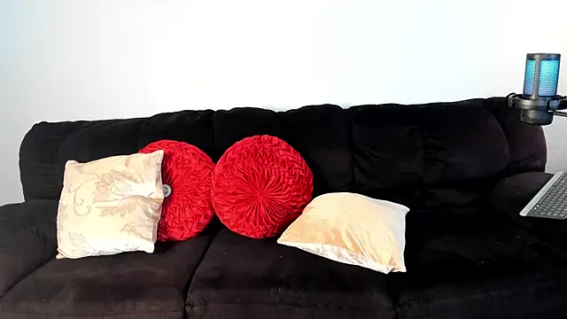 yiauana online show from March 2025 08:10:02 PM