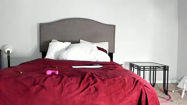 yiauana online show from September 2025 01:52:01 AM