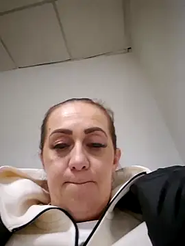 Snapshot of AvaLloyd chatting on February 2025 02:43:02 PM AvaLloyd online show from February 2025 02:43:02 PM