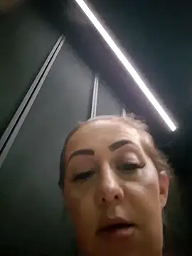 Snapshot of AvaLloyd chatting on February 2025 03:36:01 AM AvaLloyd online show from February 2025 03:36:01 AM