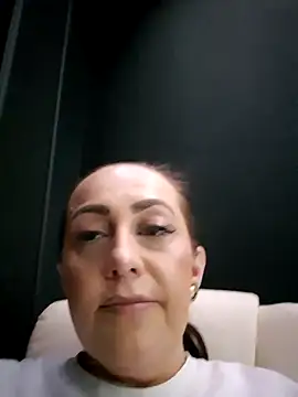 Snapshot of AvaLloyd chatting on February 2025 03:10:02 AM AvaLloyd online show from February 2025 03:10:02 AM