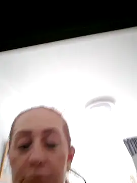 Snapshot of AvaLloyd chatting on February 2025 04:00:01 PM AvaLloyd online show from February 2025 04:00:01 PM