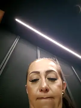 Snapshot of AvaLloyd chatting on February 2025 03:32:01 AM AvaLloyd online show from February 2025 03:32:01 AM