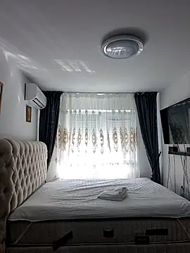 Snapshot of AvaLloyd chatting on March 2025 01:04:02 PM AvaLloyd online show from March 2025 01:04:02 PM