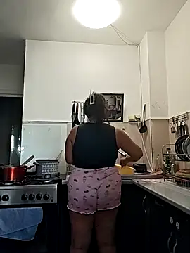 Snapshot of AvaLloyd chatting on September 2025 01:24:02 PM AvaLloyd online show from September 2025 01:24:02 PM