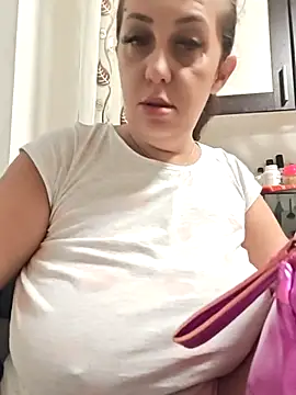 Snapshot of AvaLloyd chatting on October 2025 02:42:02 AM AvaLloyd online show from October 2025 02:42:02 AM