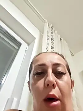 Snapshot of AvaLloyd chatting on October 2025 02:44:01 AM AvaLloyd online show from October 2025 02:44:01 AM