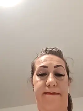 Snapshot of AvaLloyd chatting on October 2025 03:29:02 AM AvaLloyd online show from October 2025 03:29:02 AM