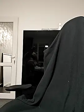 Snapshot of AvaLloyd chatting on November 2025 03:50:02 AM AvaLloyd online show from November 2025 03:50:02 AM