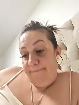 AvaLloyd online show from March 2026 01:50:01 AM