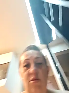 AvaLloyd online show from April 2026 03:00:02 AM