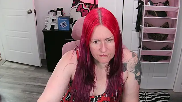 Snapshot of gennyrock chatting on June 2026 12:18:01 PM gennyrock online show from June 2026 12:18:01 PM