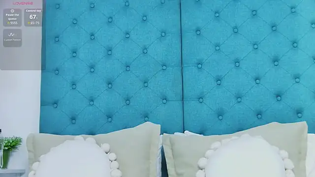 Snapshot of EmilyColle_ chatting on December 2025 07:54:02 PM EmilyColle online show from December 2025 07:54:02 PM