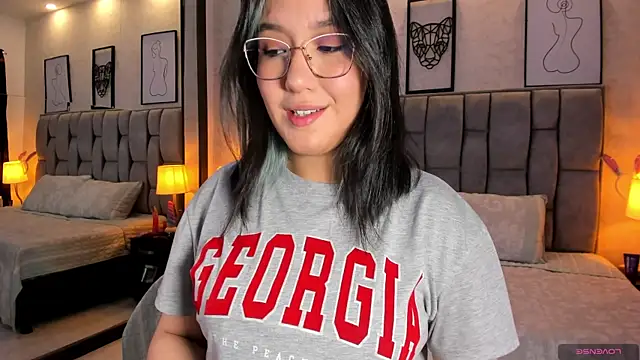 Snapshot of sweet--emily chatting on December 2024 03:00:02 AM sweet--emily online show from December 2024 03:00:02 AM