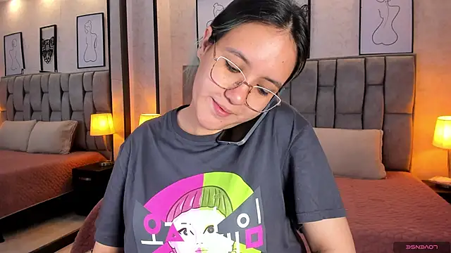 Snapshot of sweet--emily chatting on December 2024 03:42:01 AM sweet--emily online show from December 2024 03:42:01 AM