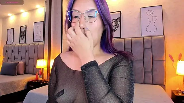 Snapshot of sweet--emily chatting on January 2025 07:17:02 AM sweet--emily online show from January 2025 07:17:02 AM
