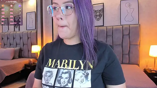 Snapshot of sweet--emily chatting on January 2025 03:48:01 AM sweet--emily online show from January 2025 03:48:01 AM