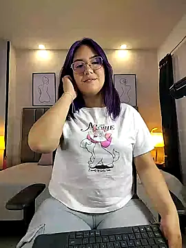 Snapshot of sweet--emily chatting on January 2025 07:07:02 AM sweet--emily online show from January 2025 07:07:02 AM