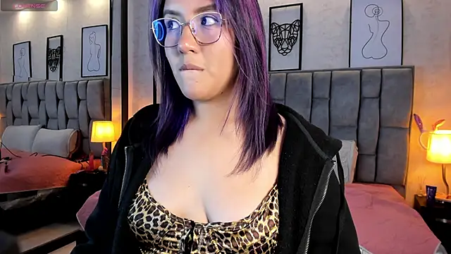 Snapshot of sweet--emily chatting on February 2025 07:07:02 AM sweet--emily online show from February 2025 07:07:02 AM
