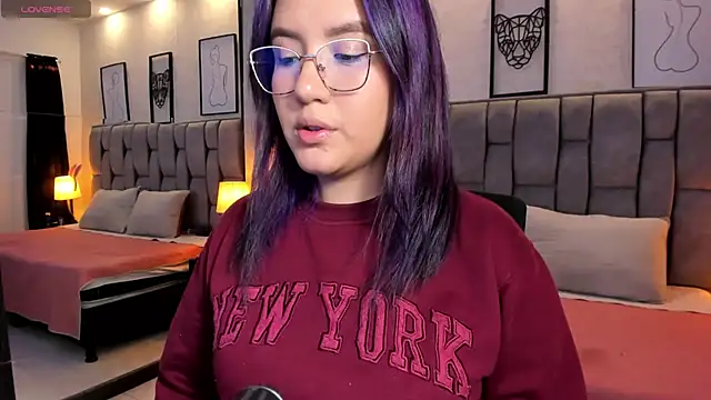 Snapshot of sweet--emily chatting on February 2025 04:18:02 AM sweet--emily online show from February 2025 04:18:02 AM
