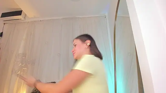 Snapshot of Petite_Lucie chatting on January 2025 10:13:02 PM Petite Lucie online show from January 2025 10:13:02 PM