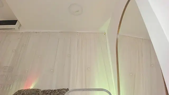 Snapshot of Petite_Lucie chatting on January 2025 06:54:01 PM Petite Lucie online show from January 2025 06:54:01 PM