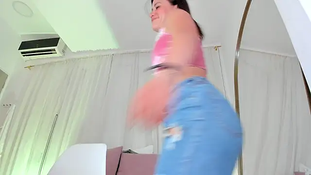 Snapshot of Petite_Lucie chatting on November 2025 07:03:01 PM Petite Lucie online show from November 2025 07:03:01 PM