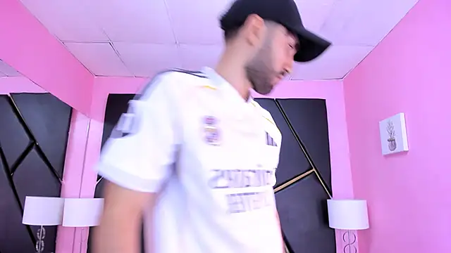 MilanZaire online show from November 2025 12:52:02 AM