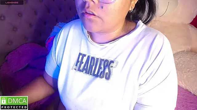 Snapshot of KittyHot20 chatting on November 2025 07:12:01 PM KittyHot20 online show from November 2025 07:12:01 PM