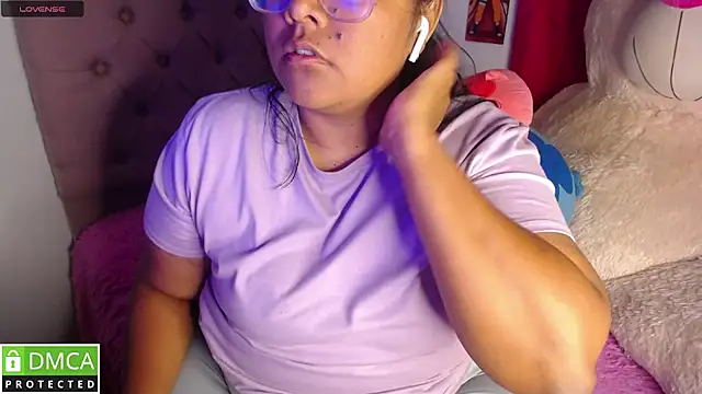 Snapshot of KittyHot20 chatting on December 2025 01:33:01 AM KittyHot20 online show from December 2025 01:33:01 AM