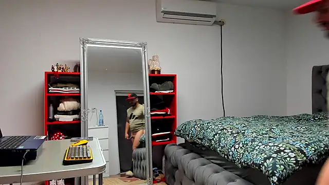 Snapshot of supermanboy94 chatting on December 2024 06:37:01 AM supermanboy94 online show from December 2024 06:37:01 AM