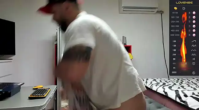 Snapshot of supermanboy94 chatting on January 2025 02:41:01 AM supermanboy94 online show from January 2025 02:41:01 AM